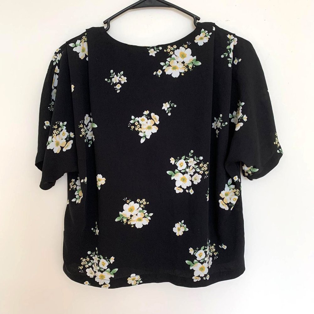 Eloise Woman V Neck Black Floral Pattern Blouse XS - Picture 3 of 5
